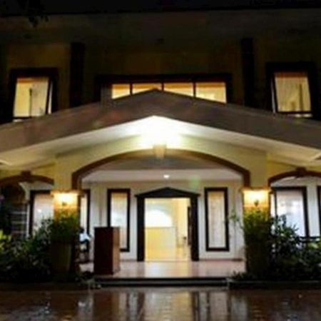 Grand Sumatera Hotel Surabaya Buitenkant foto