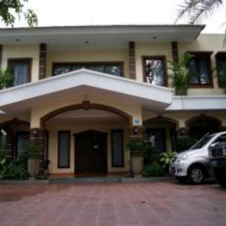 Grand Sumatera Hotel Surabaya Buitenkant foto
