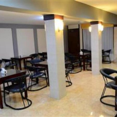 Grand Sumatera Hotel Surabaya Buitenkant foto