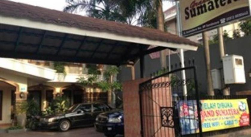Grand Sumatera Hotel Surabaya Buitenkant foto