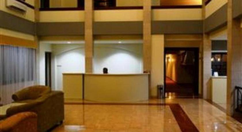 Grand Sumatera Hotel Surabaya Buitenkant foto
