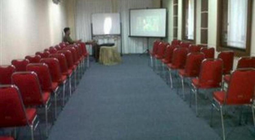 Grand Sumatera Hotel Surabaya Buitenkant foto