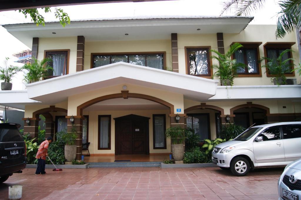 Grand Sumatera Hotel Surabaya Buitenkant foto