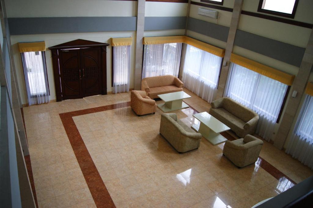 Grand Sumatera Hotel Surabaya Buitenkant foto