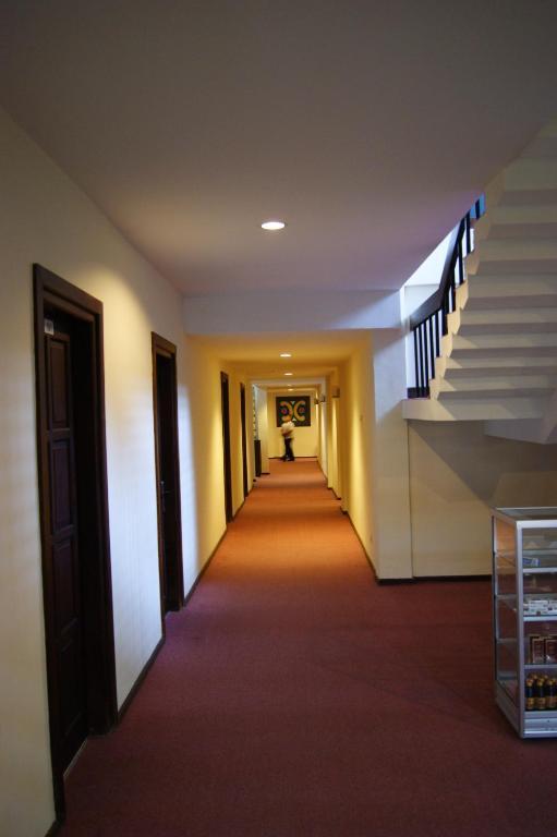 Grand Sumatera Hotel Surabaya Buitenkant foto