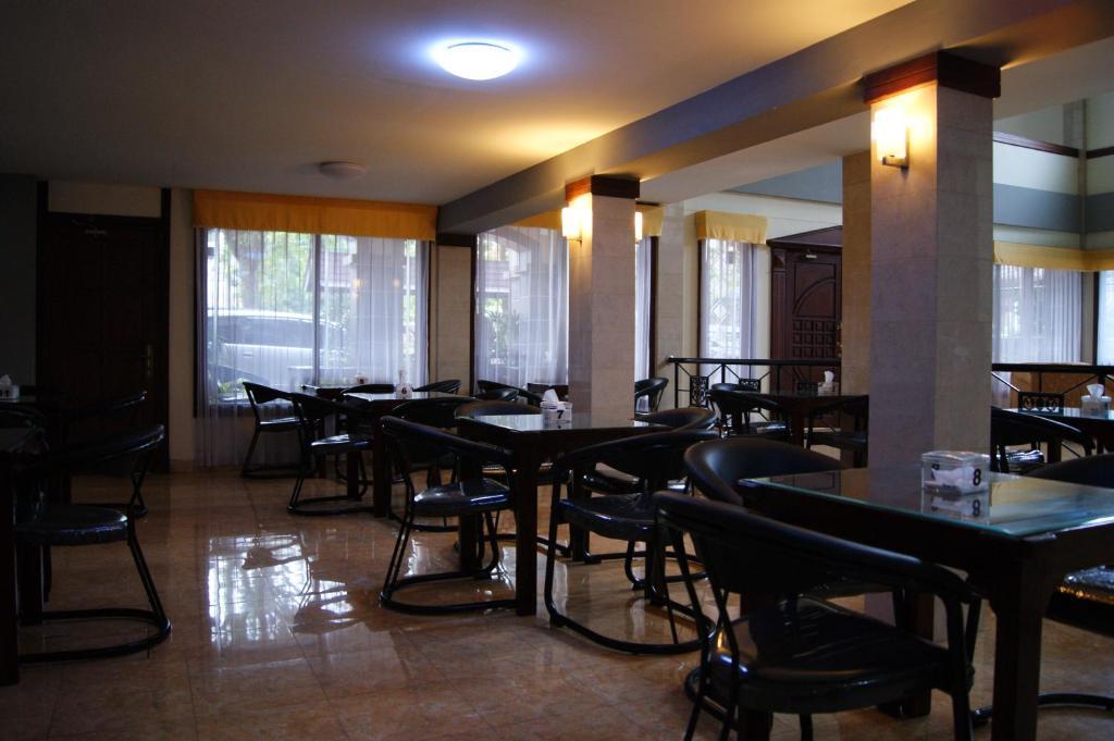 Grand Sumatera Hotel Surabaya Buitenkant foto