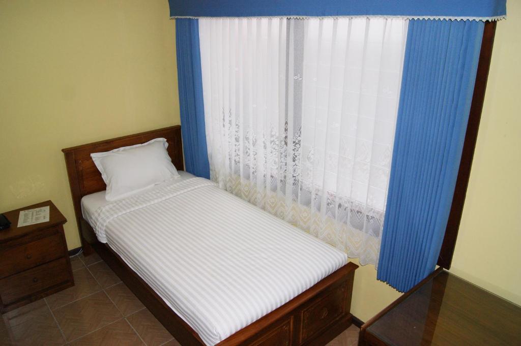 Grand Sumatera Hotel Surabaya Buitenkant foto