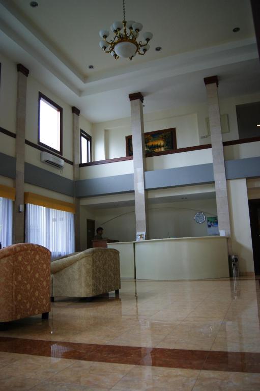 Grand Sumatera Hotel Surabaya Buitenkant foto