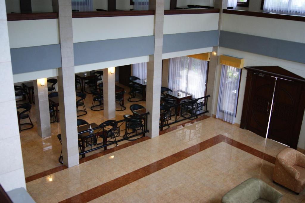 Grand Sumatera Hotel Surabaya Buitenkant foto