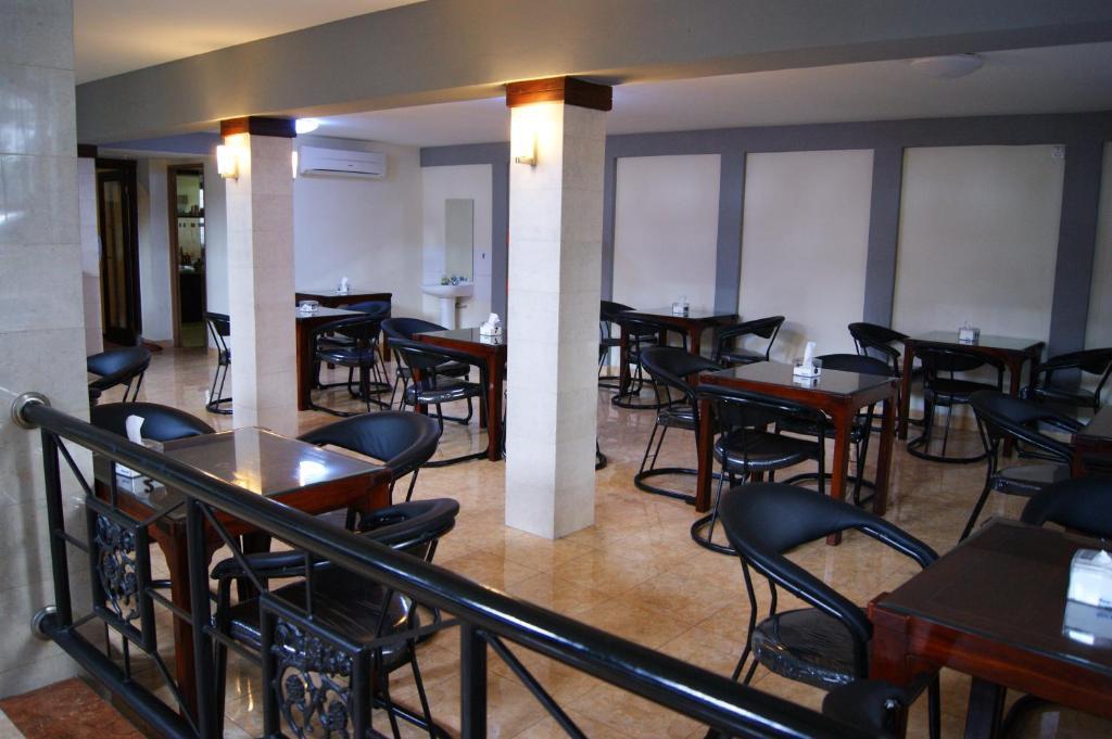 Grand Sumatera Hotel Surabaya Buitenkant foto